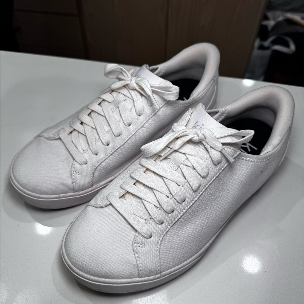 White Irvine sneaker size 38